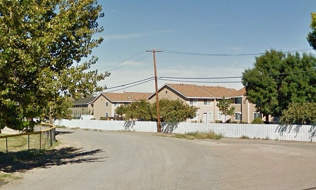 Building Photo - 451 N Broadway St