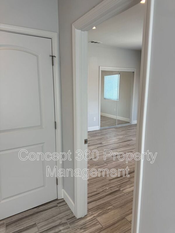 Building Photo - 1143 W 163rd St