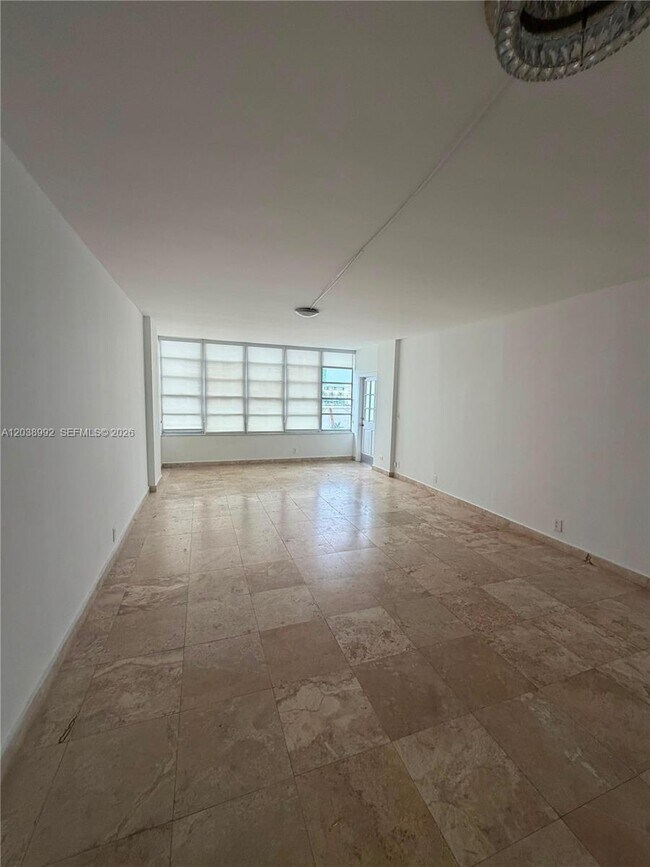 Building Photo - 1817 S Ocean Dr