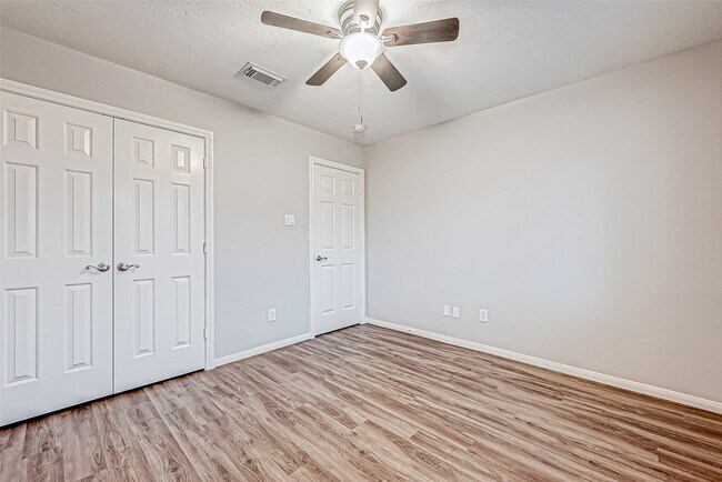 Building Photo - 1524 Robin Ave