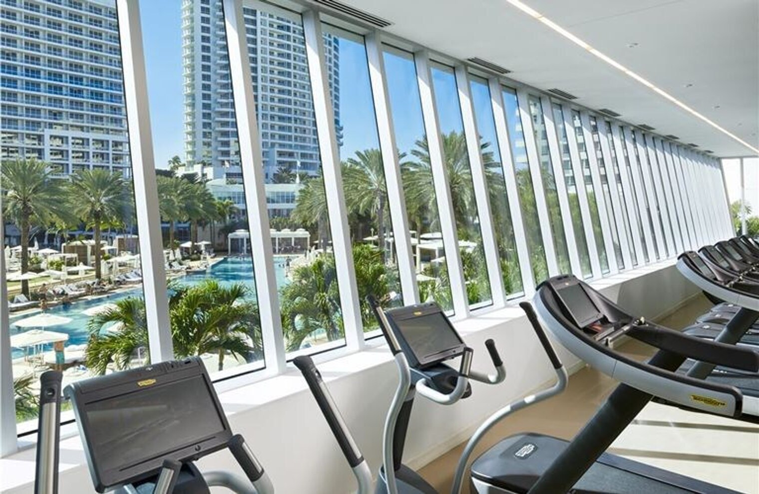 Building Photo - 4401 Collins Ave