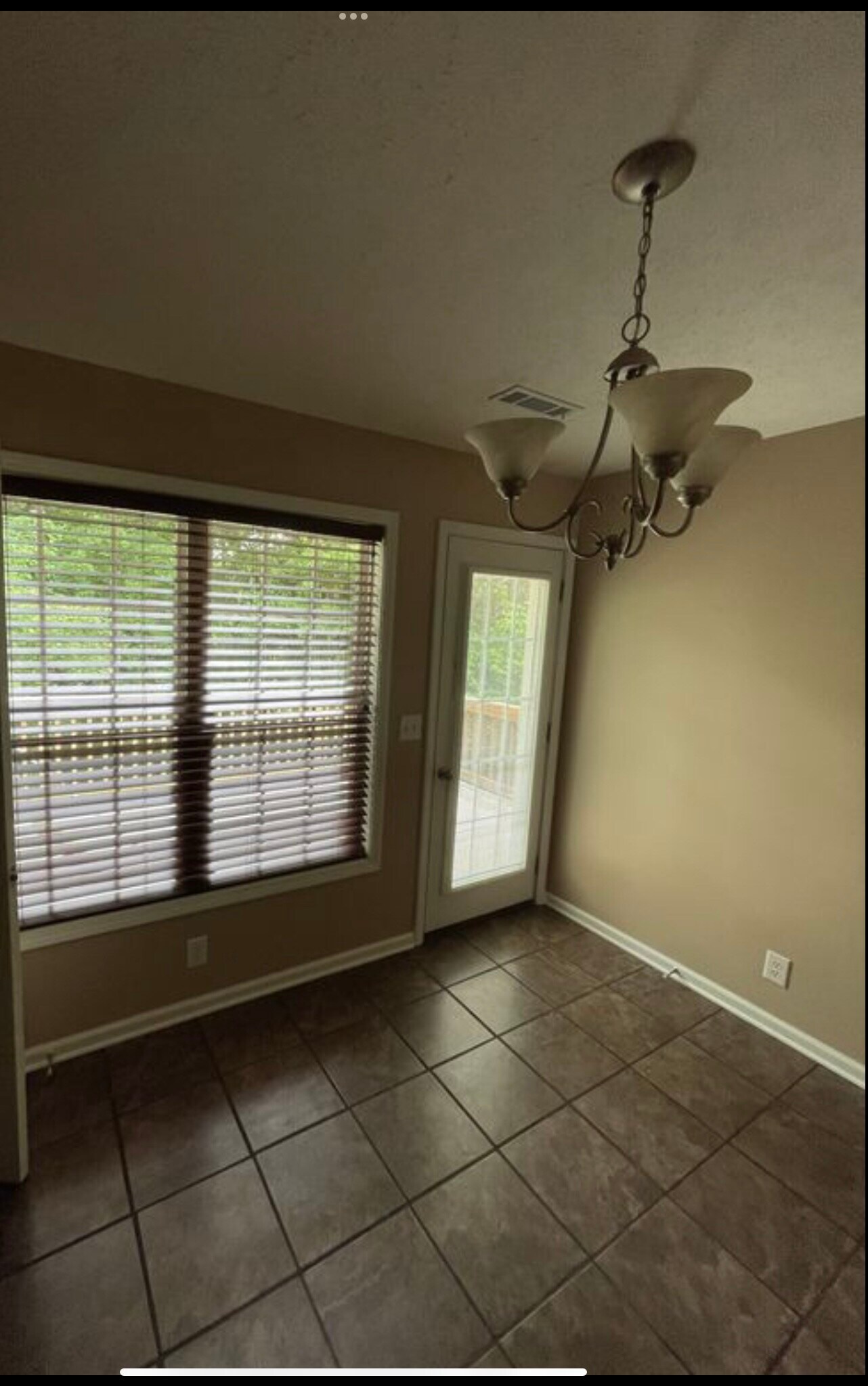 Building Photo - 1053 Red Apple Ct