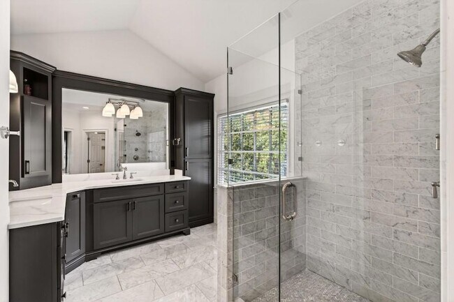 Building Photo - 16 Conifer Cir NE