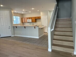 Building Photo - Popular Muirfield Village Townhome -Mesa 8...