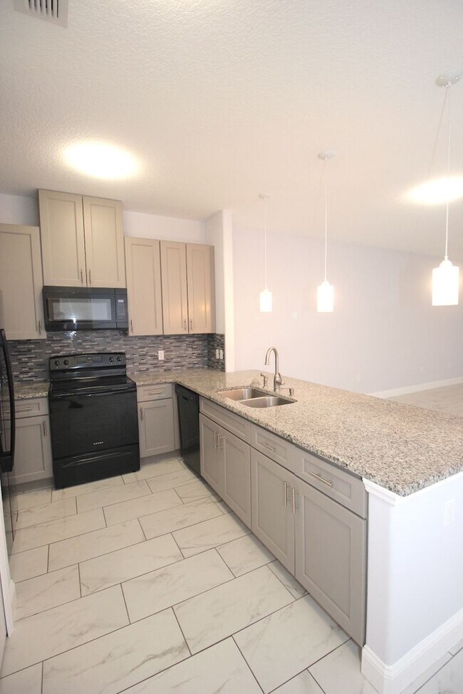 Building Photo - Luxury 4 Bed 2 Bath Townhome in Cypress Kn...