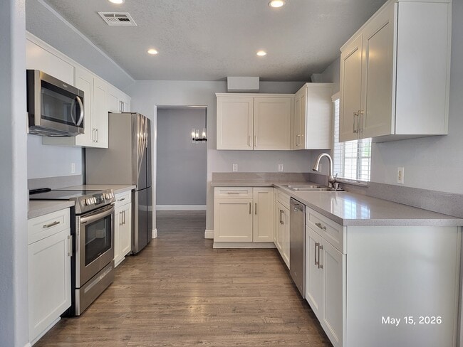 Building Photo - 528 S Tomsik St