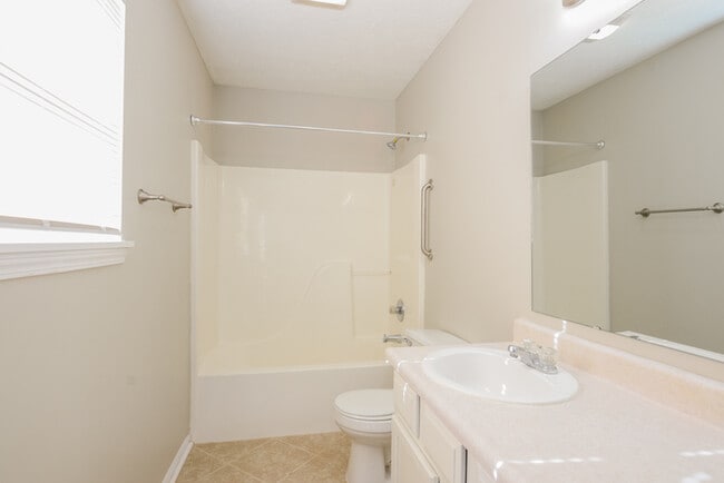 Building Photo - 536 Yorktown Ln