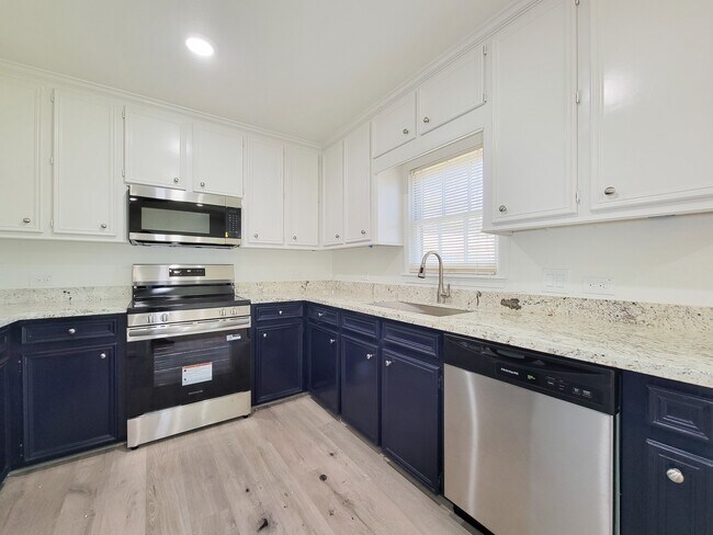 Building Photo - 413 S Market St