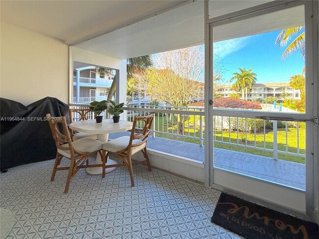 Building Photo - 541 Blue Heron Dr