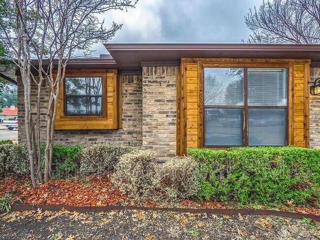 Building Photo - 3852 Westminster Dr