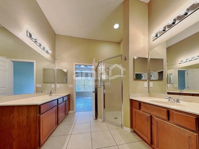 Building Photo - 10016 Caroline Park Dr