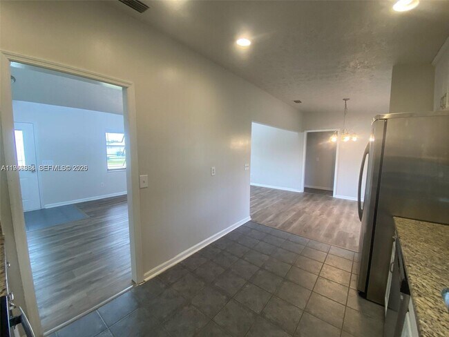 Building Photo - 371 SE Fairchild Ave