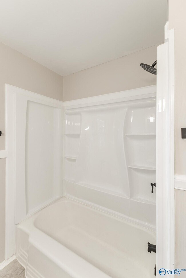 Building Photo - 816 Giles Dr NE