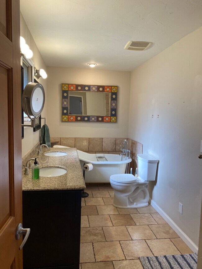 Building Photo - 128 Sunset Ridge