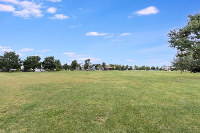 Building Photo - 24615 Patriot Square Dr S