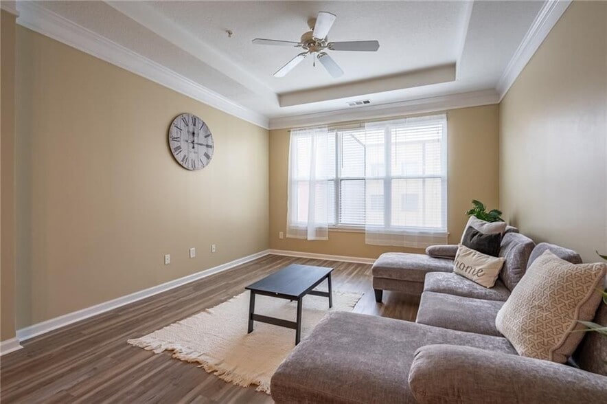 Building Photo - 400 17th St NW