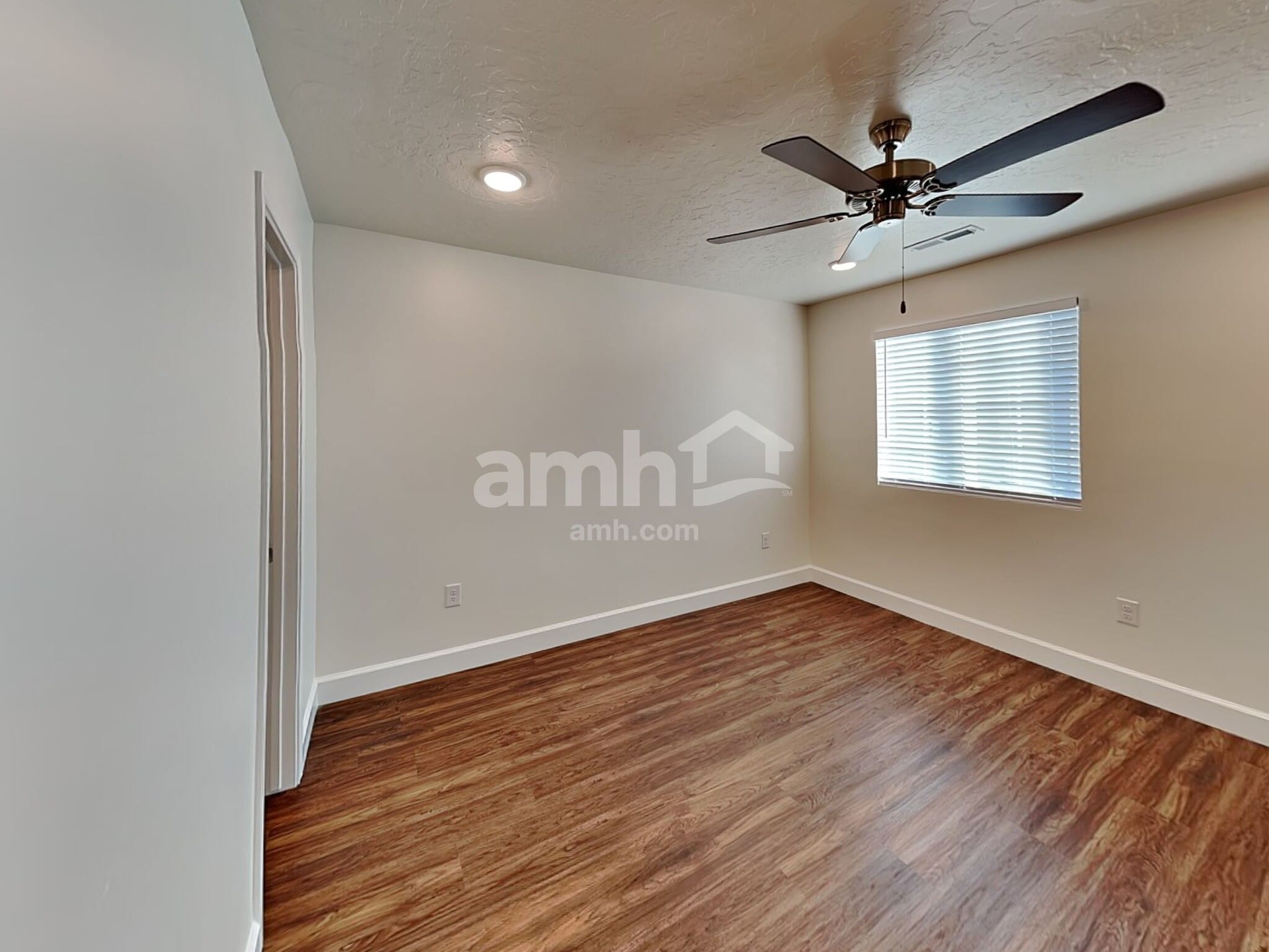 Building Photo - 6776 Silver Creek Dr