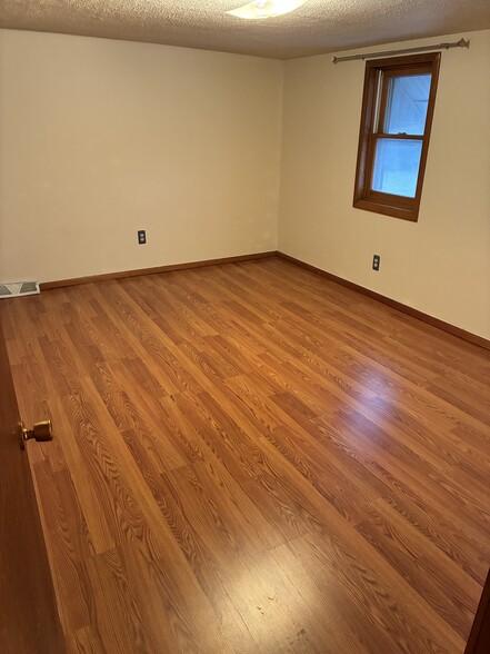 Building Photo - 305 Calder Ave