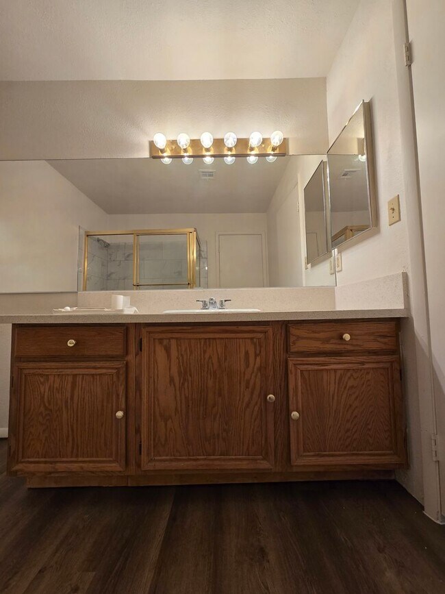 Building Photo - 2180 Pinetop Ln