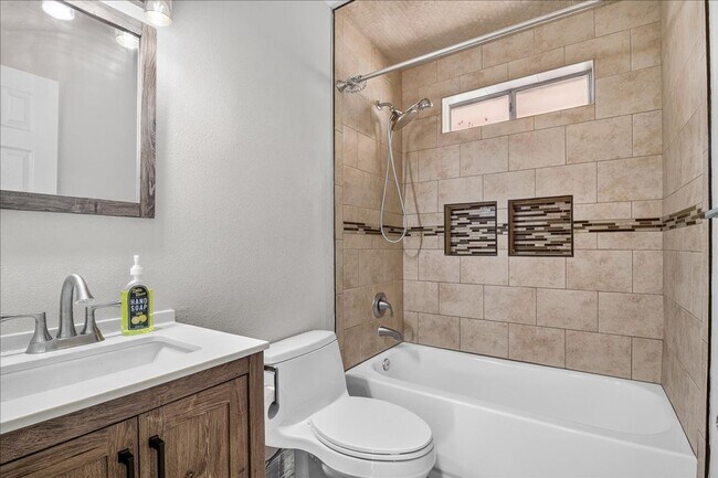 Building Photo - 4109 Fonvilla Cir
