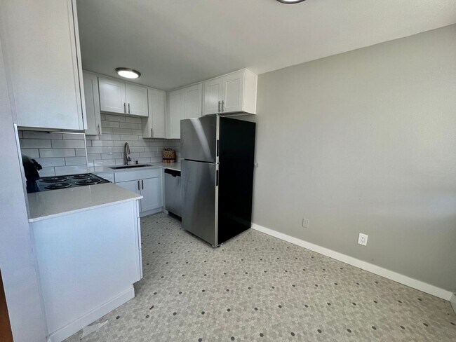 Building Photo - 3-Bedroom North Green Lake Townhouse-Style...