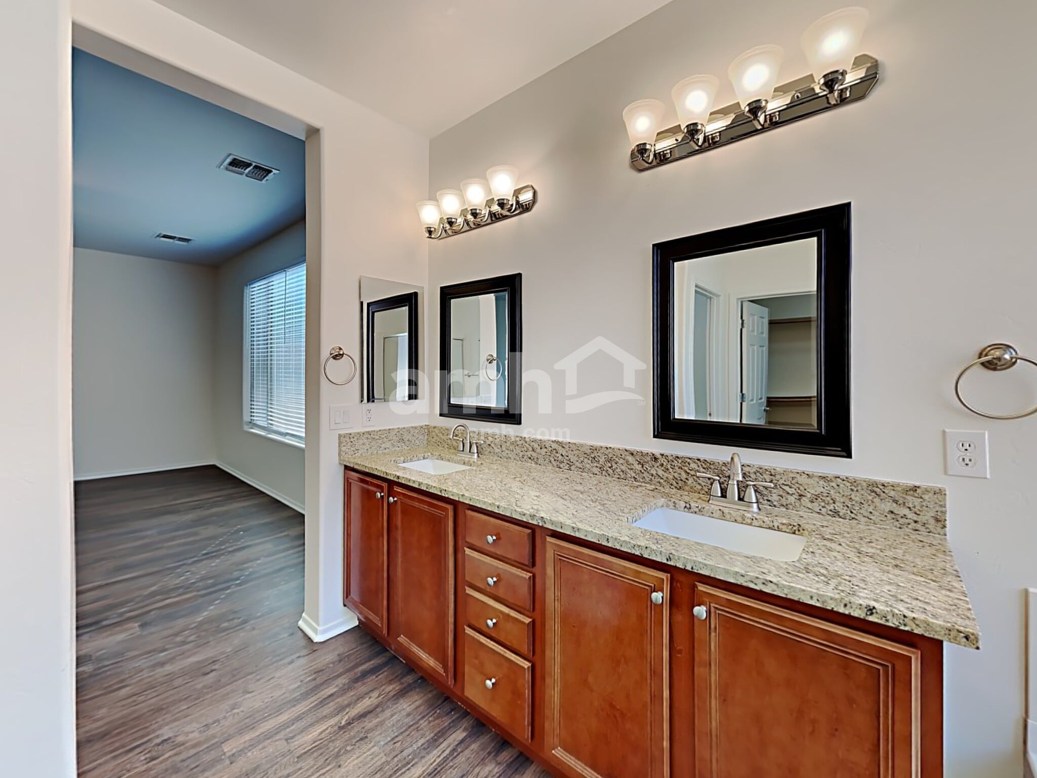 Building Photo - 568 W Camino Parrilla