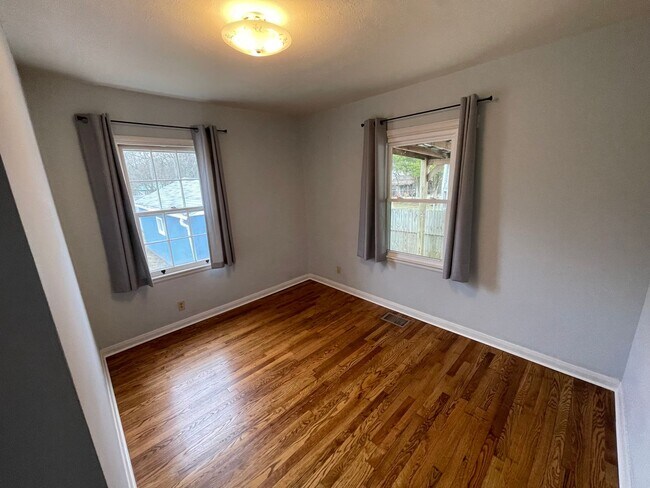Building Photo - 2029 McClung Ave