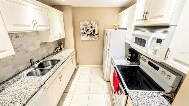 Building Photo - 750 N Tamiami Trl