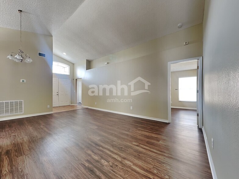 Building Photo - 5053 Foxcroft Ct