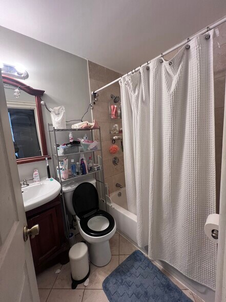 Building Photo - 135 Hillside St