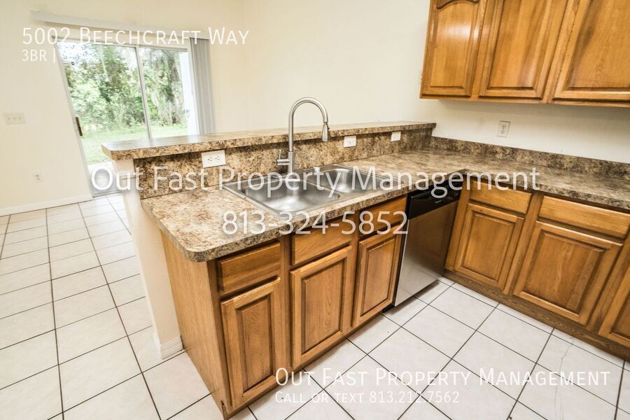 Building Photo - 5002 Beechcraft Way