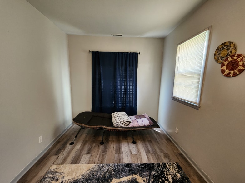 Building Photo - 626 N Oliver St