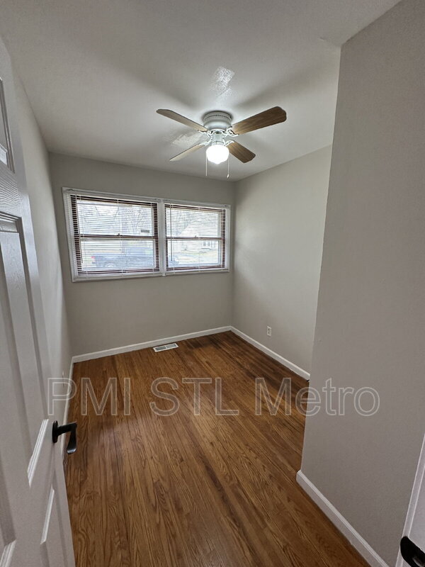 Building Photo - 262 Estridge Rd