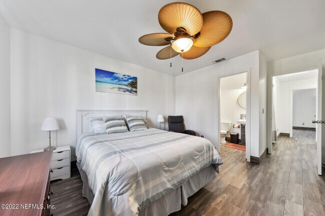 Building Photo - 512 10th Pl S