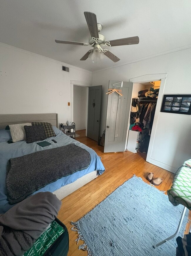 Building Photo - 3720 N Sheffield Ave