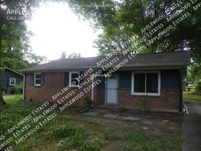 Building Photo - 3 Prestbury Dr