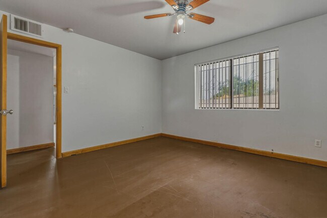 Building Photo - 3636 W Keim Dr