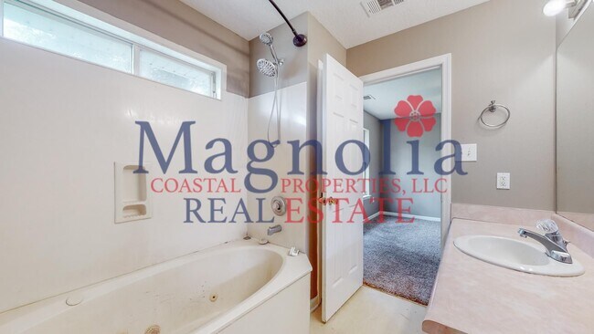 Building Photo - 3 Bedroom 2 Bathroom Home - Hope Creek Subdivision - Richmond Hill