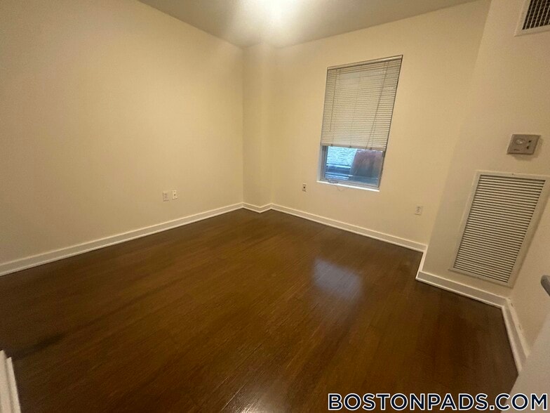 Building Photo - 40 Boylston St