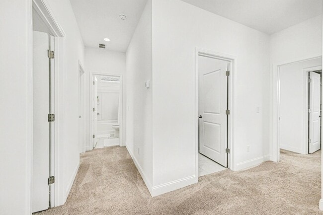 Building Photo - 153 Hawthorne Landing Dr