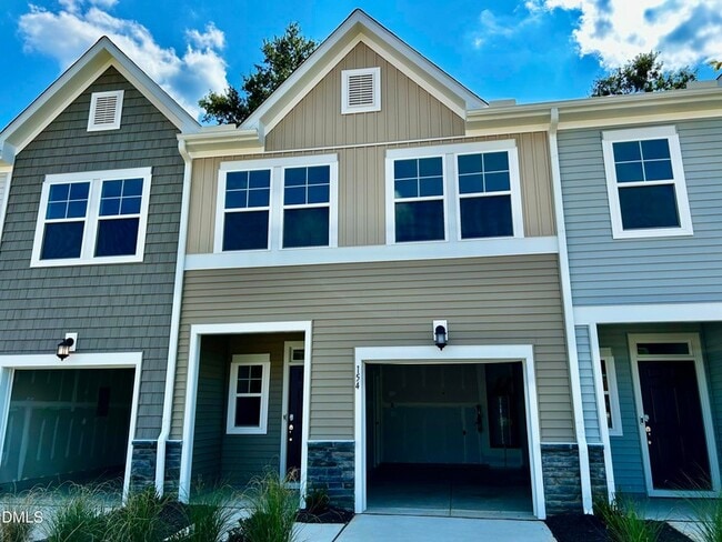 Primary Photo - 154 Paramount Dr