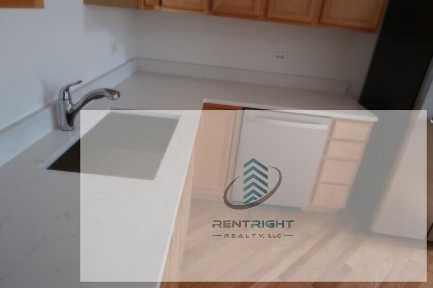 Building Photo - 1446 W Chicago Ave