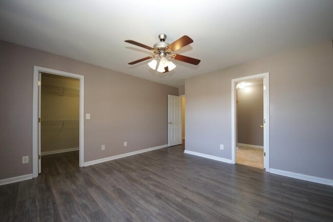 Building Photo - 2120 Highland Gate Dr
