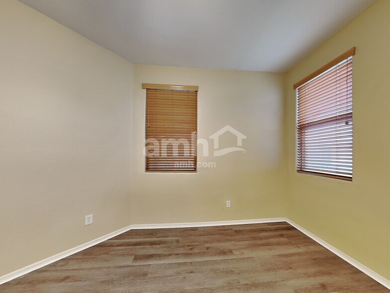 Building Photo - 7814 S 74th Ave