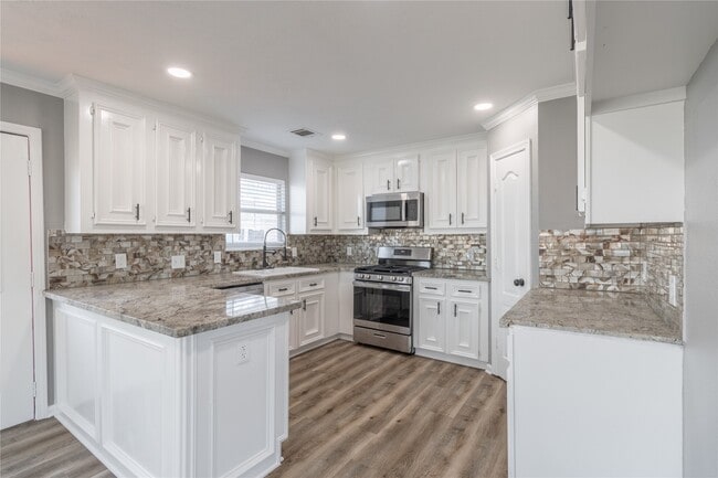 Building Photo - 725 10th St