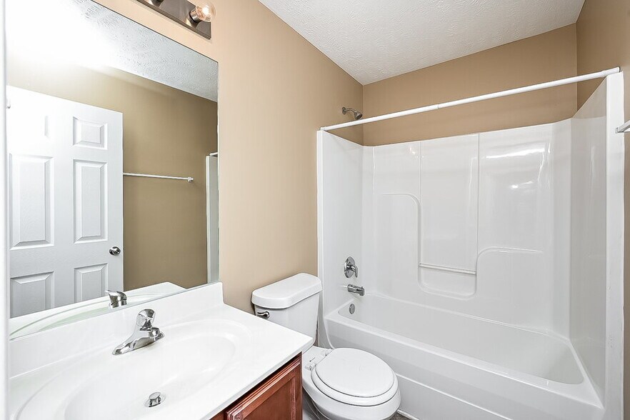 Building Photo - 319 Sarna Dr