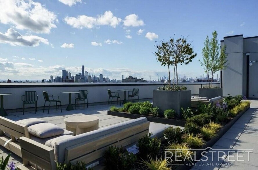 Building Photo - 1499 Bedford Ave