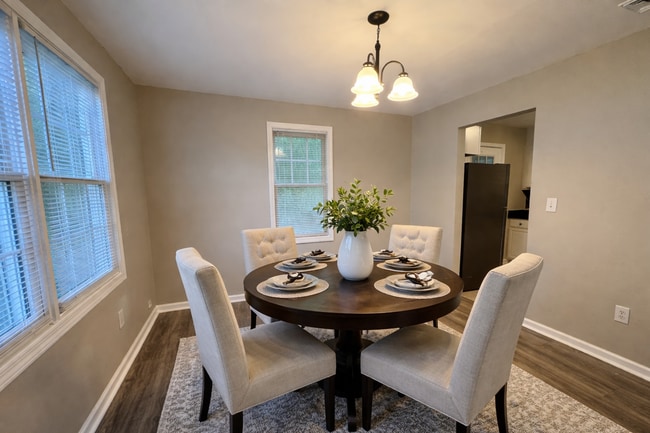 Building Photo - 2 Bedroom 1 Bathroom