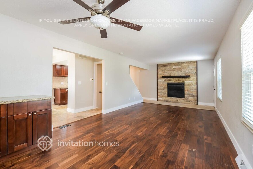 Building Photo - 10729 Owens St