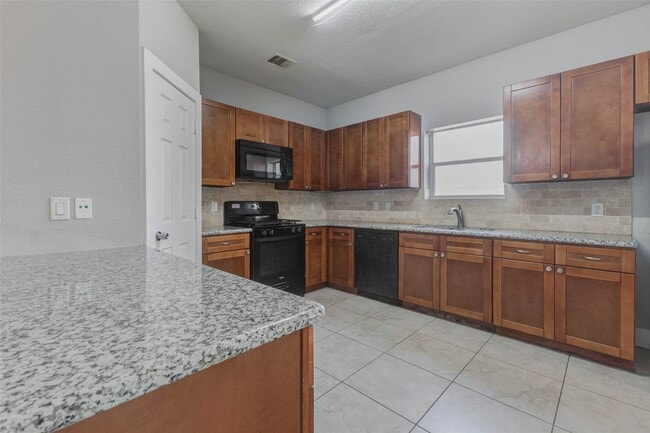 Building Photo - 4834 Hollow Hook Rd